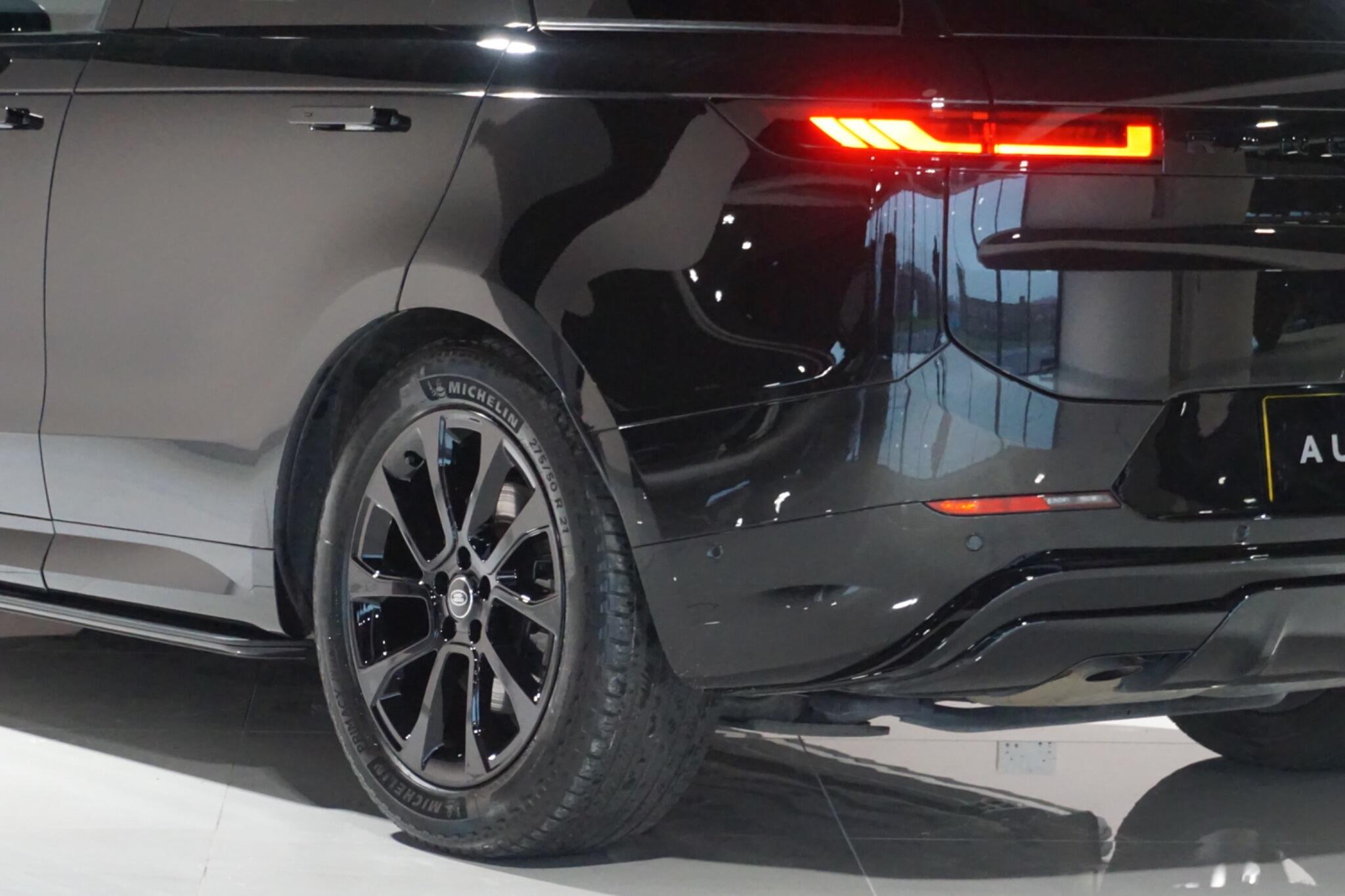 Land Rover Range Rover Sport 3.0 D300 MHEV Dynamic SE SUV 5dr Diesel Auto 4WD Euro 6 (s/s) (300 ps)